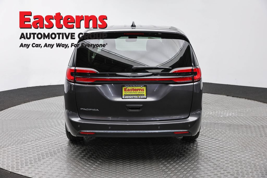 Used 2023 Chrysler Pacifica Touring-L FWD image 7