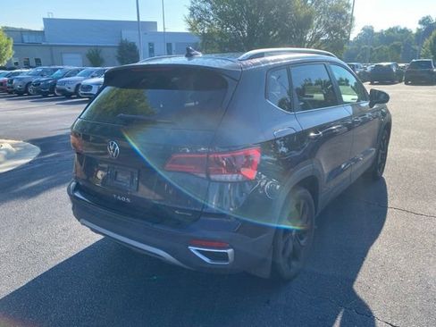 Certified 2023 Volkswagen Taos SE w/ Black Wheel Package AWD/4WD image 4
