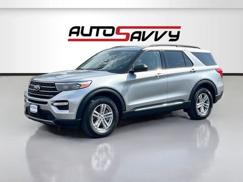 Used 2024 Ford Explorer XLT w/ Equipment Group 202A RWD image 3