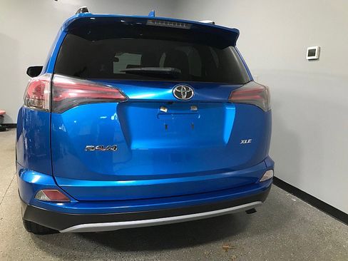 Used 2018 Toyota RAV4 XLE FWD image 4