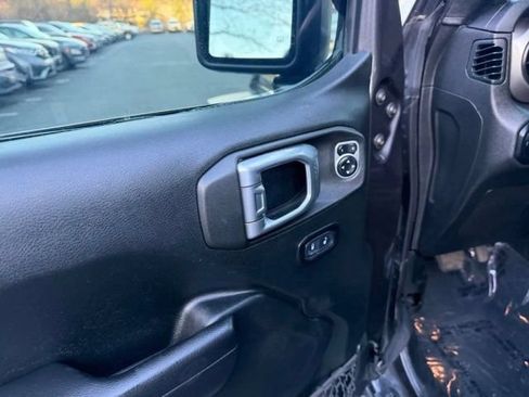 Used 2018 Jeep Wrangler Sport AWD/4WD image 10
