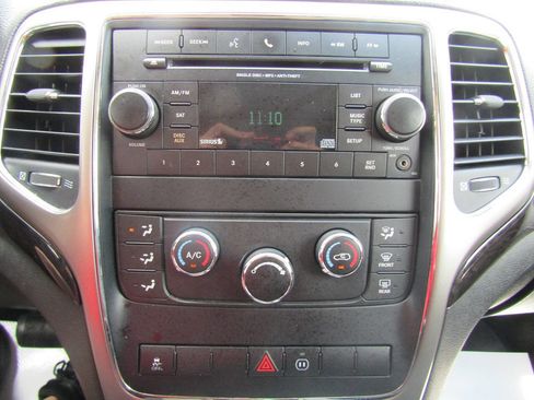 Used 2012 Jeep Grand Cherokee Laredo w/ Laredo E Group image 13