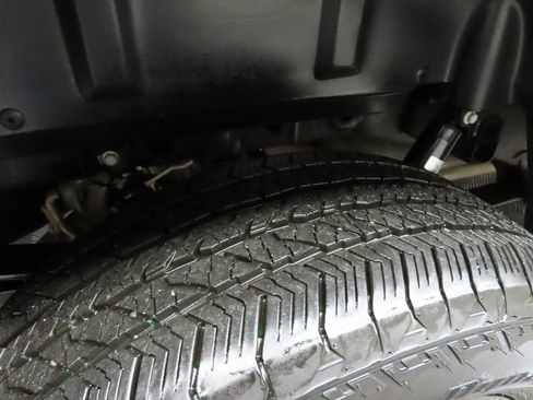 Used 2024 Ford F150 Lariat w/ Equipment Group 502A High image 39