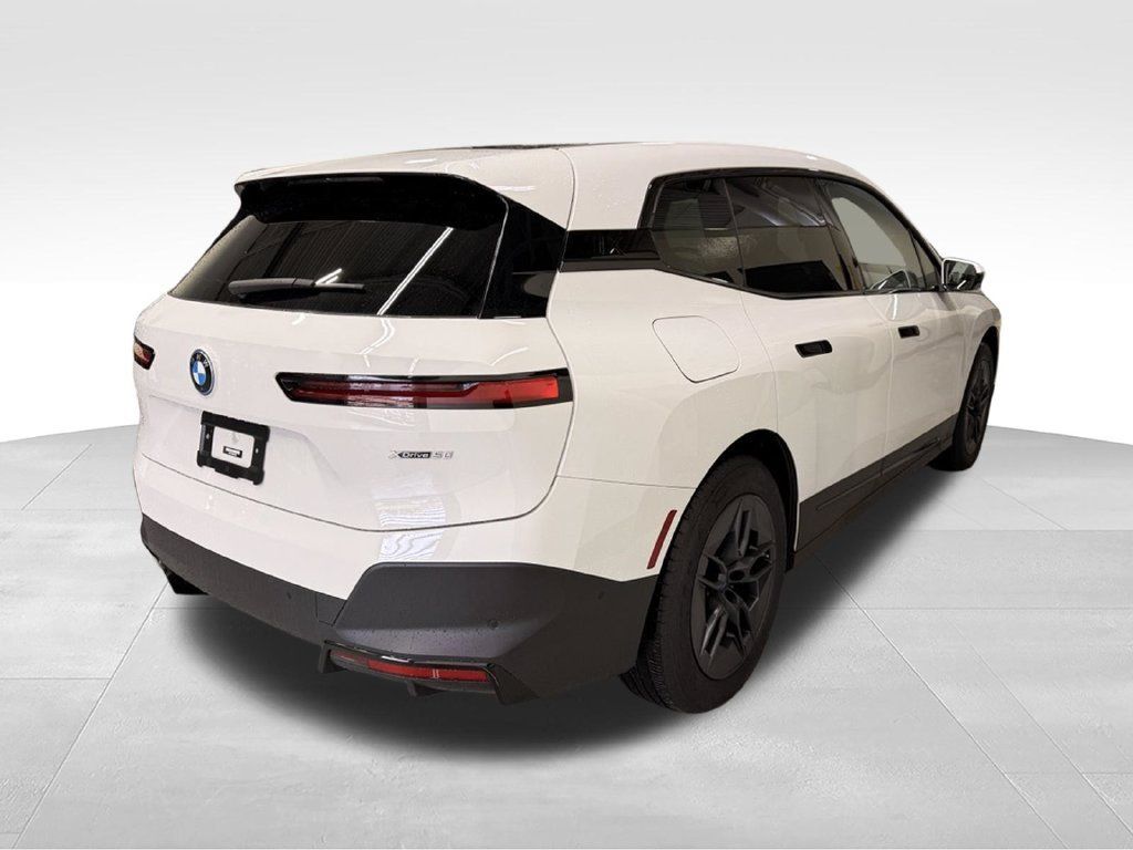 Used 2024 BMW iX xDrive50 AWD/4WD image 6