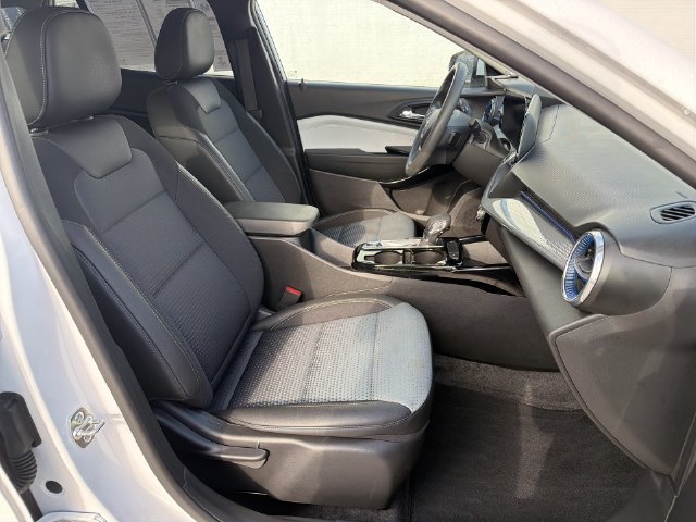 Used 2026 Chevrolet Trax LT FWD image 32