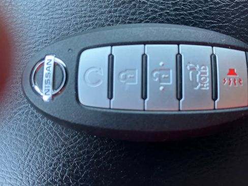 Used 2019 Nissan Pathfinder Platinum image 37