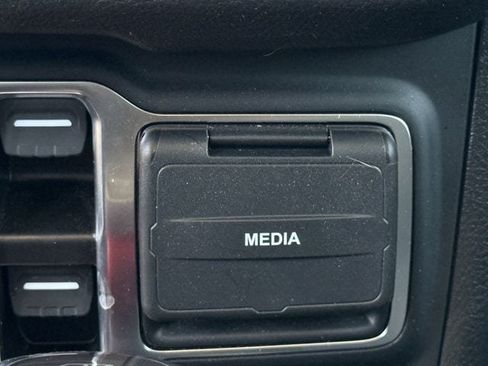 Used 2024 Jeep Gladiator Sport AWD/4WD image 21