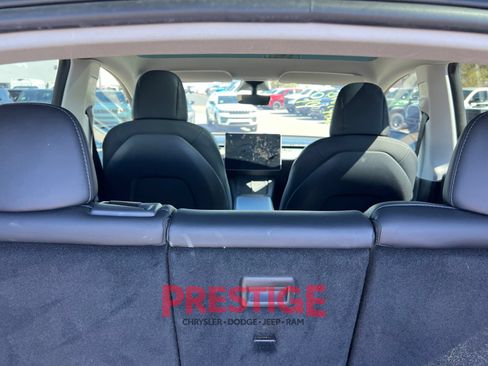 Used 2022 Tesla Model Y Long Range AWD/4WD image 17