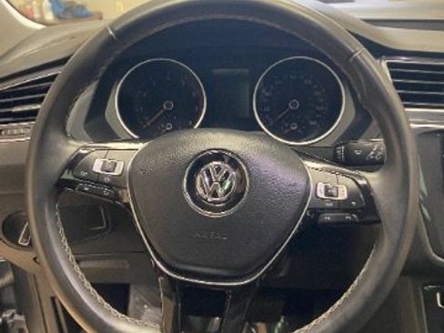 Used 2021 Volkswagen Tiguan SE FWD image 18