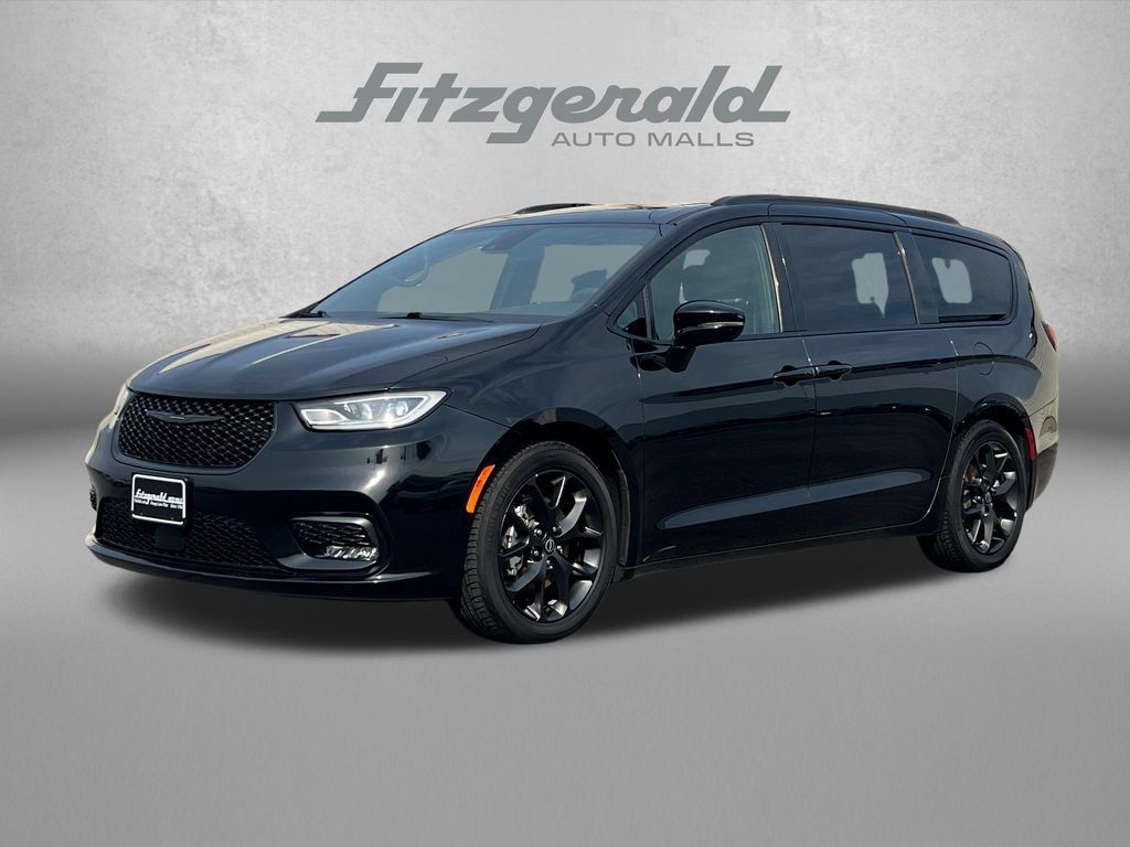 Used 2025 Chrysler Pacifica Limited FWD image 2