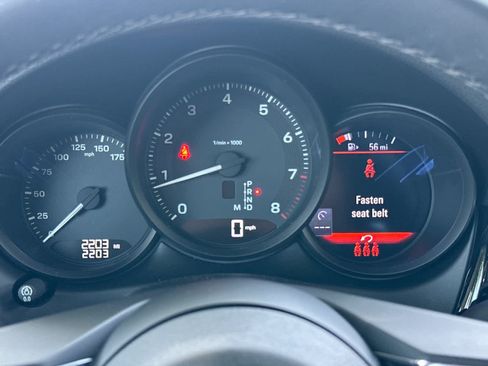 Certified 2024 Porsche Macan AWD/4WD image 28