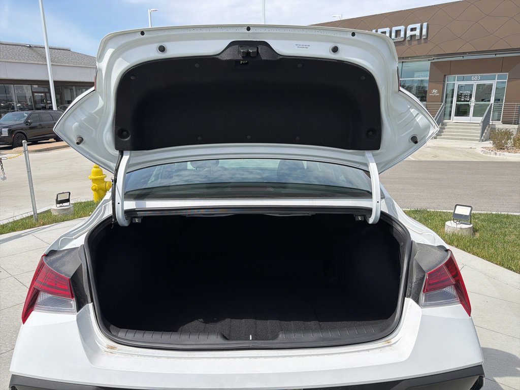 New 2025 Hyundai Elantra SEL FWD image 12