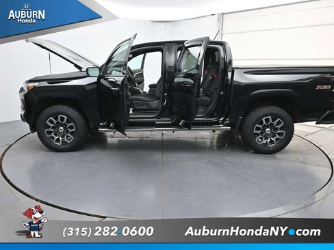 Used 2023 Chevrolet Colorado Z71 w/ Z71 Convenience Package 2 AWD/4WD image 34