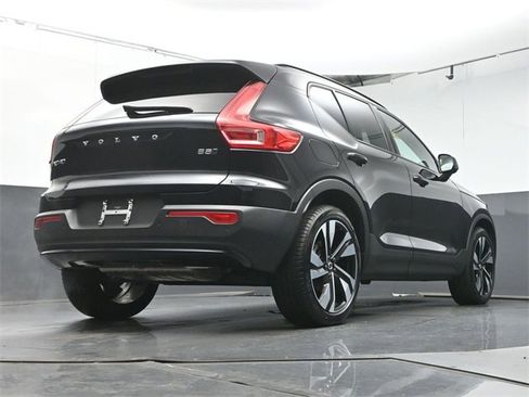 Used 2025 Volvo XC40 B5 Ultra image 39