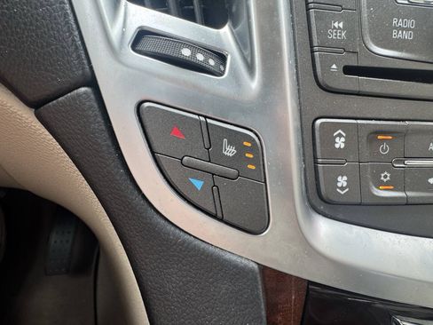 Used 2011 Cadillac SRX Luxury FWD image 38