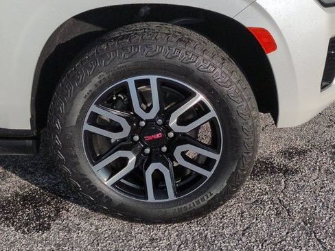 Used 2024 GMC Yukon AT4 w/ Technology Package AWD/4WD image 10