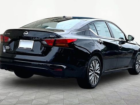 Used 2024 Nissan Altima 2.5 SV FWD image 13