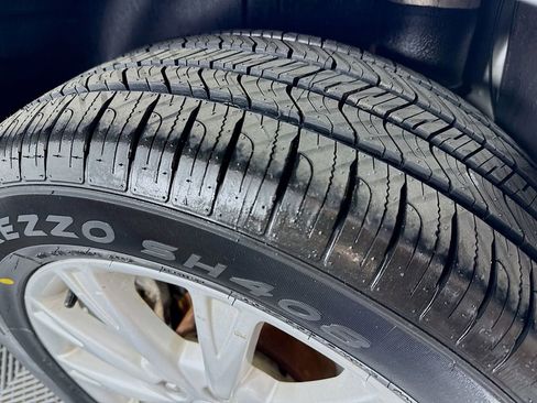 Used 2010 Buick Lucerne CXL FWD image 29