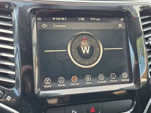Used 2019 Jeep Cherokee Limited AWD/4WD image 13