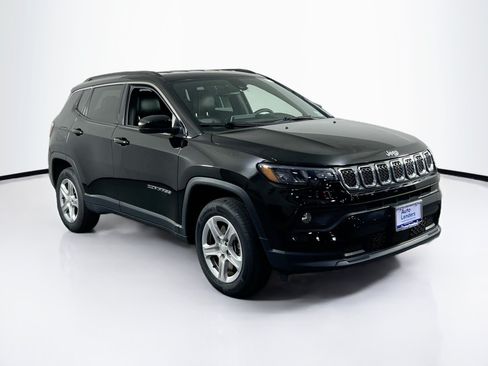Used 2023 Jeep Compass Latitude AWD/4WD image 3