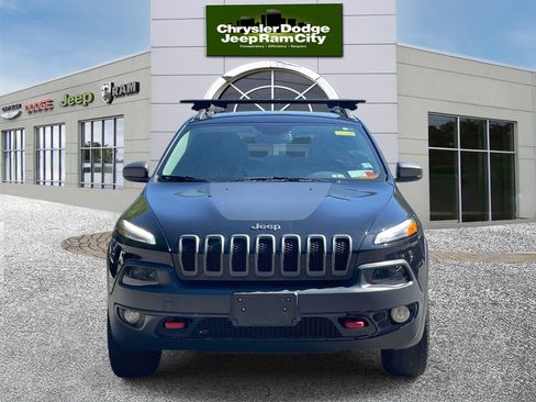 Used 2016 Jeep Cherokee Trailhawk w/ Comfort/Convenience Group AWD/4WD image 2