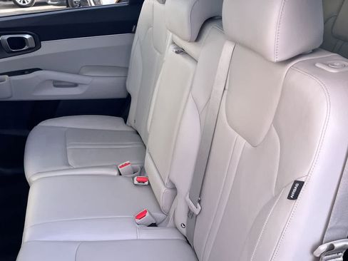Certified 2025 Kia Sorento S w/ Panoramic Sunroof Package AWD/4WD image 23