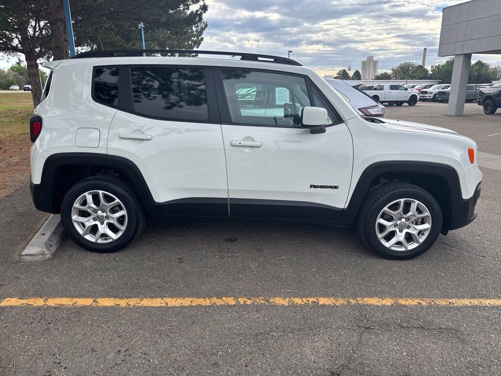Used 2018 Jeep Renegade Latitude w/ UConnect 8.4 Nav Group AWD/4WD image 6