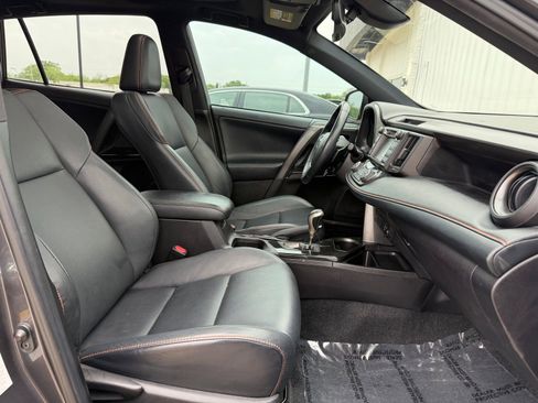 Used 2018 Toyota RAV4 SE w/ Power Extra Value Package FWD image 24