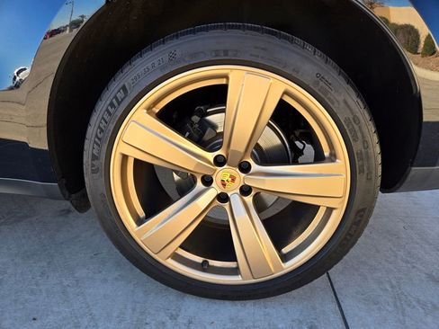 Used 2024 Porsche Macan w/ Premium Plus Package image 8
