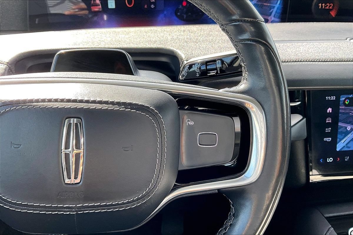 Used 2025 Lincoln Navigator Reserve AWD/4WD image 8
