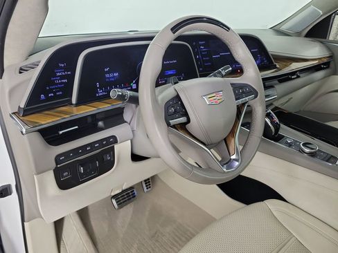 Certified 2024 Cadillac Escalade ESV Sport Platinum w/ LPO, Floor Liner Package AWD/4WD image 19
