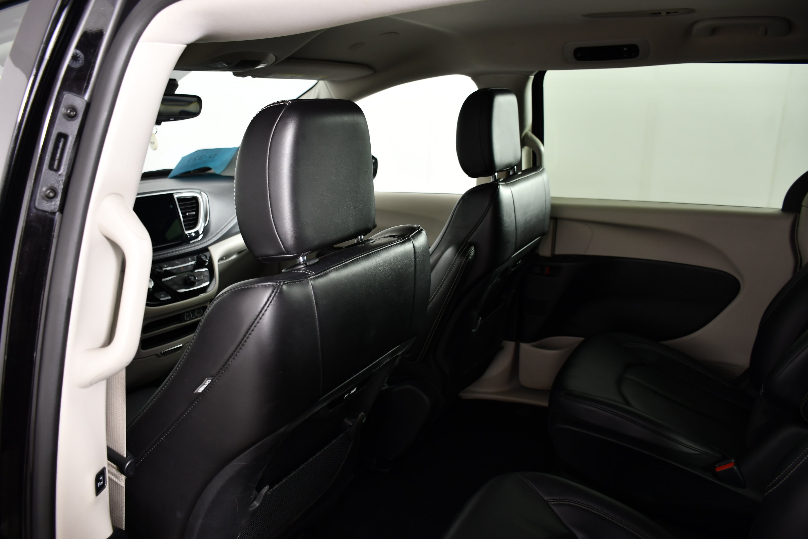 Used 2024 Chrysler Pacifica Limited FWD image 44