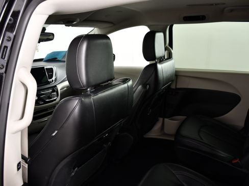 Used 2024 Chrysler Pacifica Limited FWD image 44