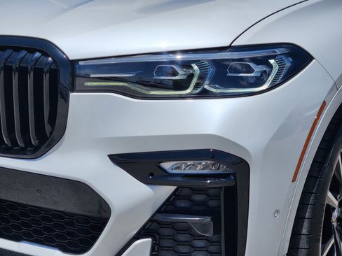 Used 2022 BMW X7 xDrive40i w/ M Sport Package AWD/4WD image 8