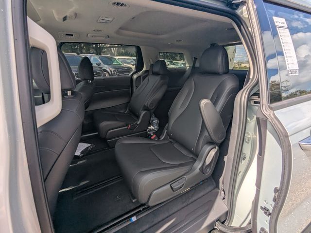 New 2027 Kia Carnival Hybrid FWD image 14