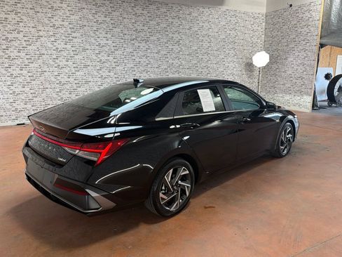 Used 2024 Hyundai Elantra Limited FWD image 7