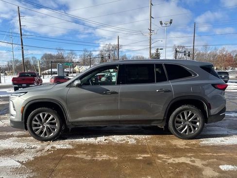 Certified 2025 Buick Enclave Preferred image 6