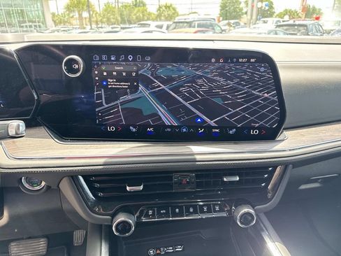 Certified 2025 Chevrolet Suburban Z71 AWD/4WD image 25