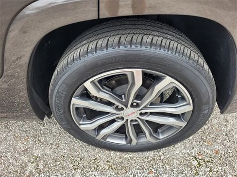 Used 2019 GMC Terrain Denali w/ Advanced Safety Package image 4