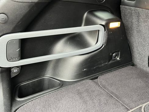 Used 2016 Jeep Cherokee 75th Anniversary FWD image 35