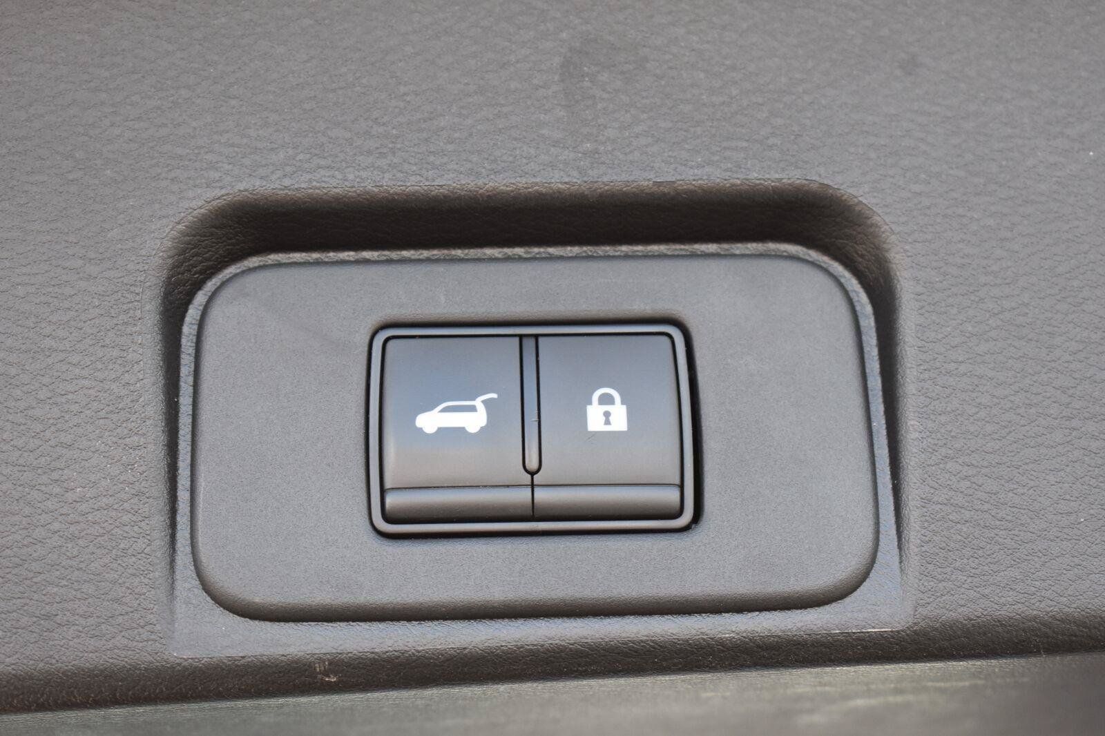 Used 2024 Nissan Rogue SV AWD/4WD image 12