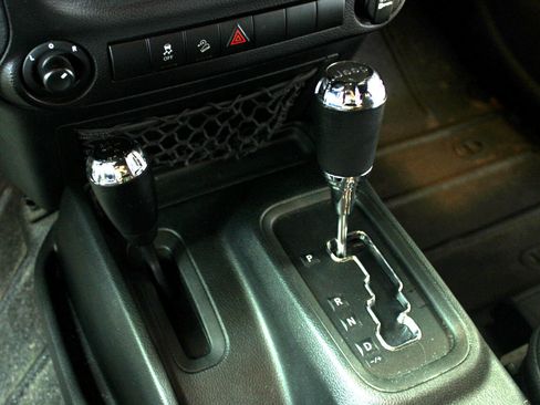 Used 2017 Jeep Wrangler Sport image 32