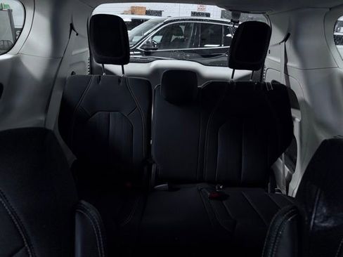 Used 2023 Chrysler Voyager LX FWD image 23