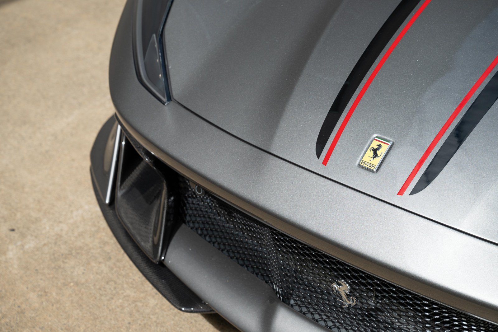 Used 2022 Ferrari 812 Competizione RWD image 10
