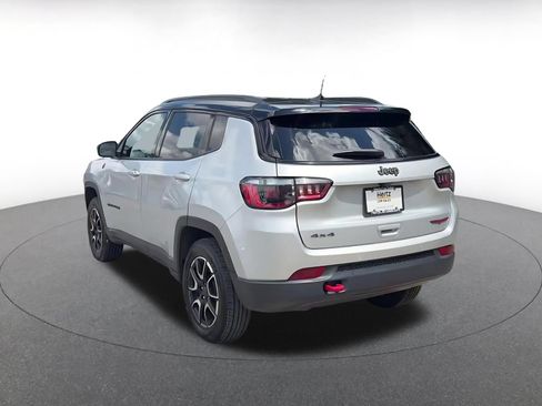 Used 2025 Jeep Compass Trailhawk AWD/4WD image 8