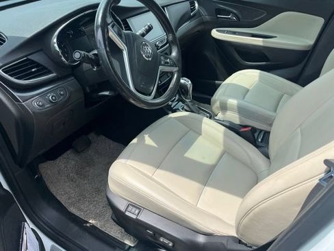 Used 2019 Buick Encore Essence FWD image 3