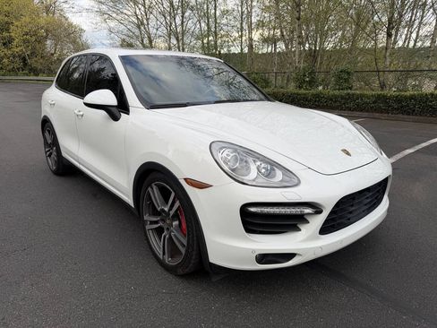 Used 2013 Porsche Cayenne Turbo AWD/4WD image 3