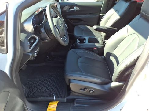 New 2026 Chrysler Voyager LX image 11