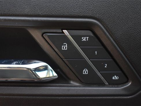 Used 2023 GMC Canyon AT4 w/ LPO, Sports Bar Package image 27