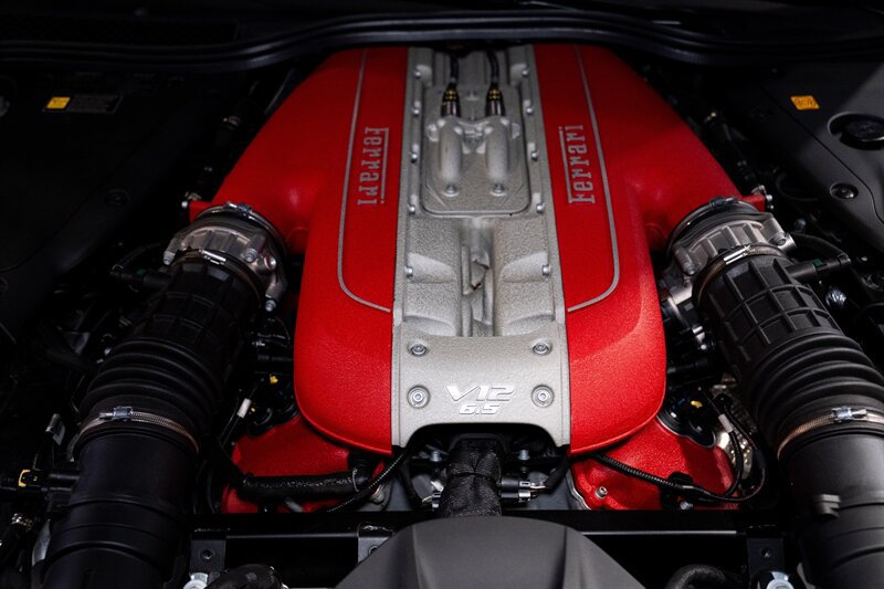 Used 2018 Ferrari 812 Superfast RWD image 39